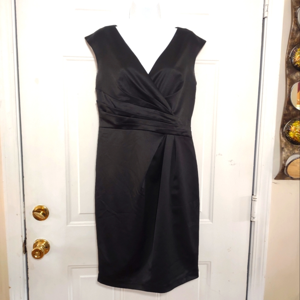 Adrianna Papel Back V Neck Draped Formal Mini Dress. Size 6